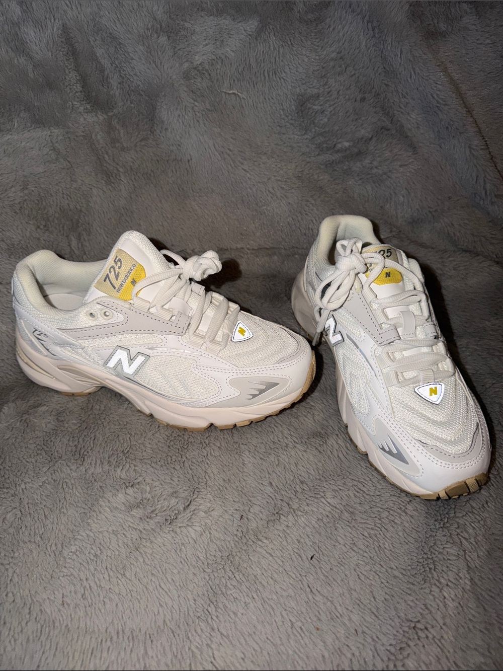 New Balance 725 sneakers NWT